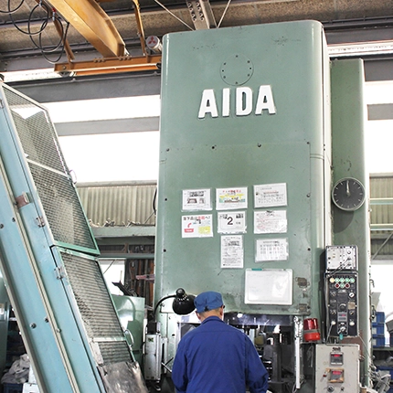 ナックルジョイントプレス AIDA製 400ｔ