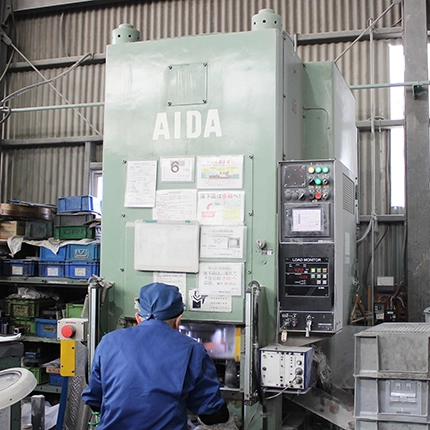 ナックルジョイントプレス AIDA製 160ｔ