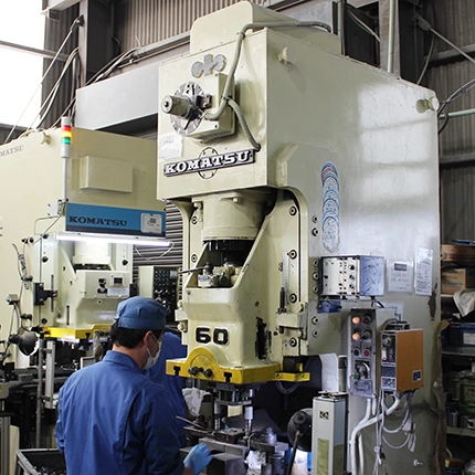 本パワープレス コマツ製 60ｔ